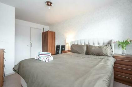 Comfortable modern flat in North Kensington