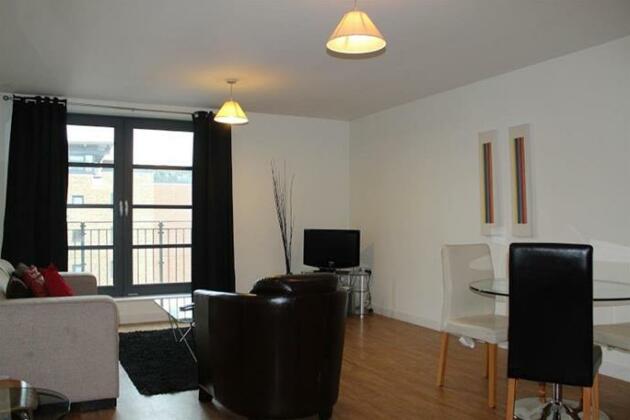 Commercial Road Apartments - Photo3
