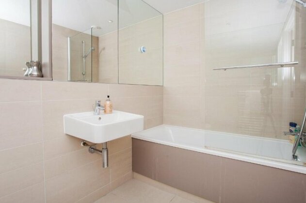 Convenient & Charming 2BD Apartment with Balcony - Photo3