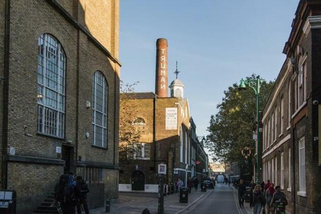 Crashpads Shoreditch Loft with Private Courtyard