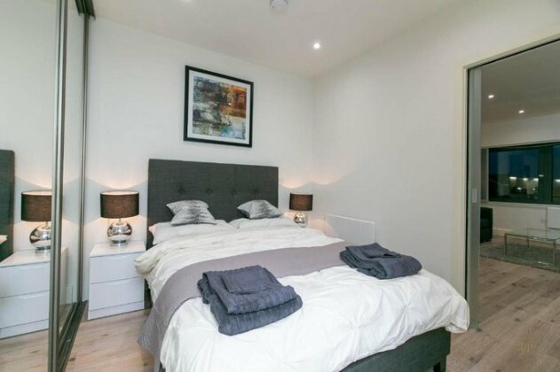 Deluxe Apartments By Heathrow - Photo4