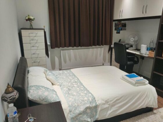 Deluxe Double Room near Tottenham Hale Station and Stadium - Photo2