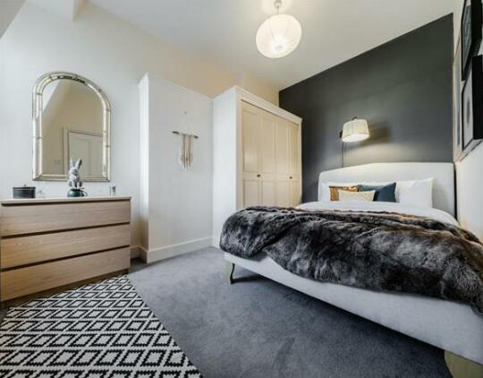 Designer 2 bed Duplex in St John's Wood - Photo5