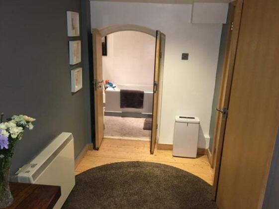 Double Room in Loft Conversion - Photo3