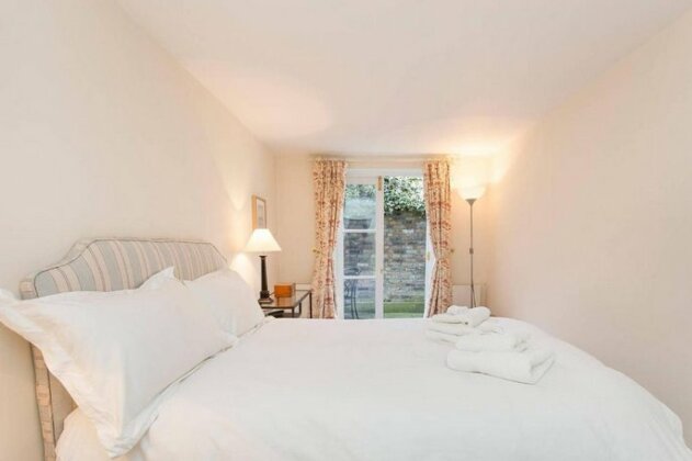 Elegant 2 bed flat with a lovely patio in Pimlico - Photo4