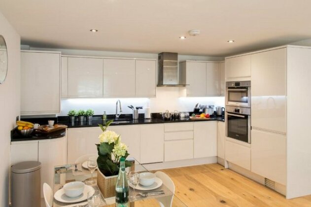 Finchley Central - Luxury 2 bed ground floor apartment - Photo2