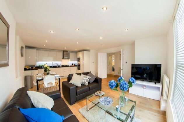 Finchley Central - Luxury 2 bed ground floor apartment - Photo5