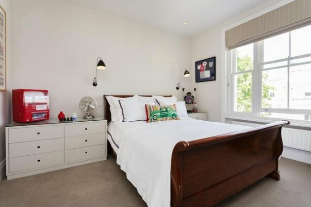 Four Bed House in Russell Road - Kensington - Photo4