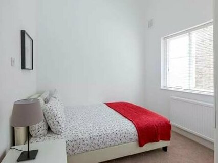 Fresh 2 Bedroom Flat in Victoria - Zone 1 - Photo2