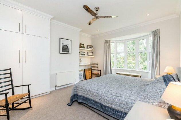 Gorgeous 2 Bed Flat Free Parking in trendy Brixton - Photo4