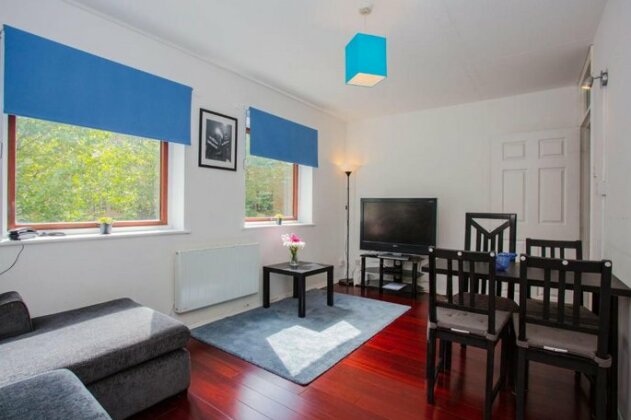Homely 2 Bedroom House By Canary Wharf - Photo2