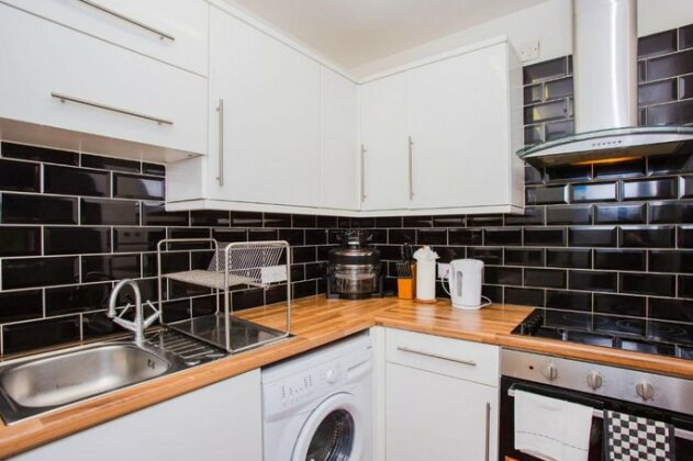 Homely 2 Bedroom House By Canary Wharf - Photo4
