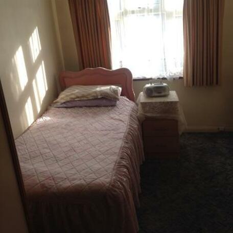 Homestay in Brent near Kingsbury Tube Station