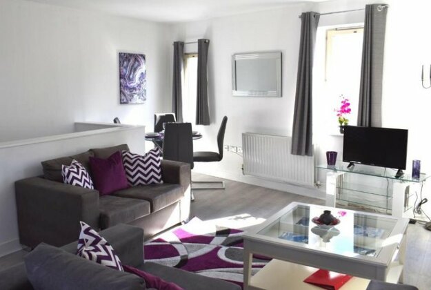 Immaculate 2 Bedroom Apartment for up to 6 - Photo2