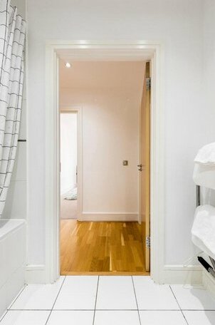 Large Central Ealing Apartment for Groups - Photo2