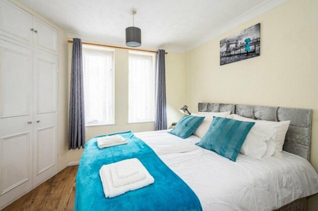Lime Close Prime Location 2 Bedroom Terrace House in London