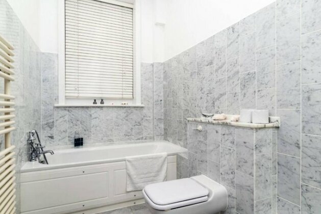 Lovely 1BR Home Near Holland Park 4 Guests - Photo3