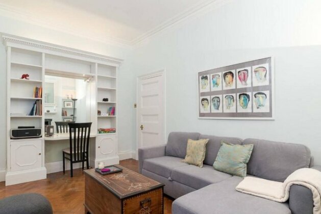 Lovely 1BR Home Near Holland Park 4 Guests - Photo4