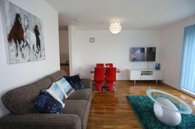 Lovely 2 bed 2 toilet Hill House river view apartment - Photo5