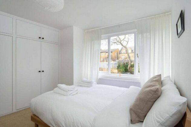 Lovely 2BR Home in South London 4 Guests