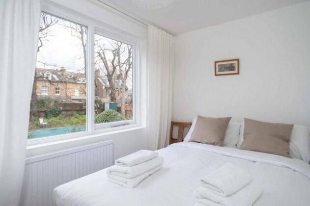 Lovely 2BR Home in South London 4 Guests - Photo2