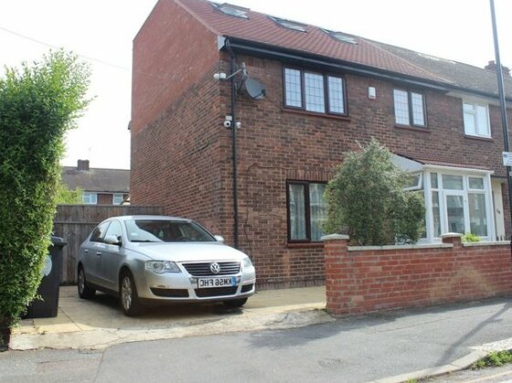 Lovely 3 Bedroom House With Large Garden