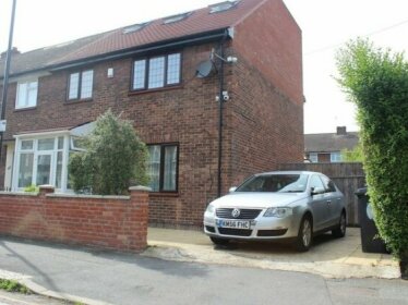 Lovely 3 Bedroom House With Large Garden