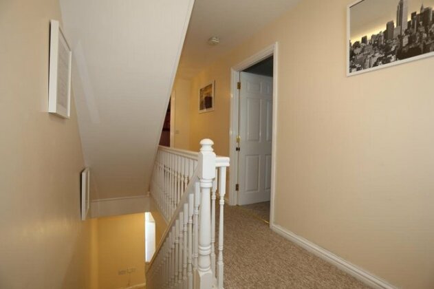 Lovely 4 Bed House London - Photo4