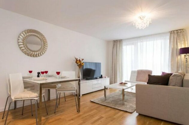 Luxury 1-Bed Apartment With Balcony In Greenwich - Photo2