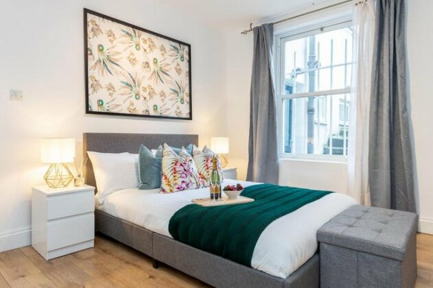 Luxury 3Bed Apartment in Kensington Olympia