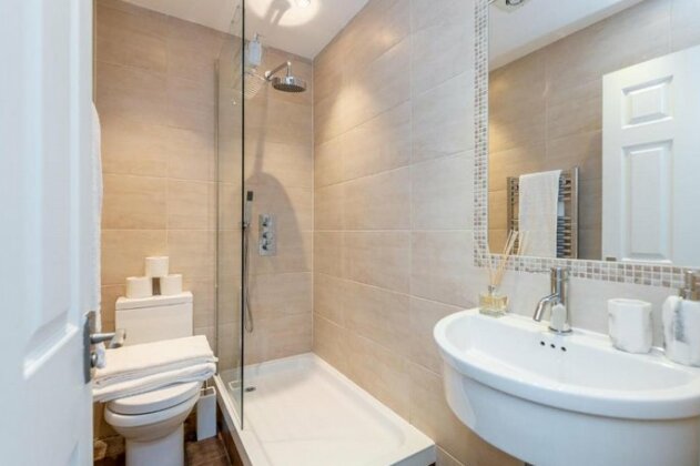 Luxury 3Bed Apartment in Kensington Olympia - Photo4