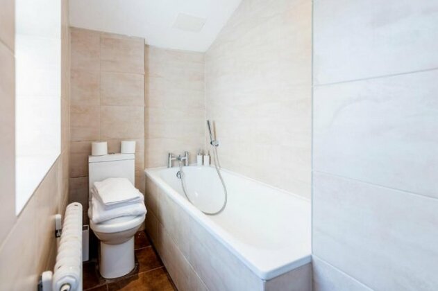 Luxury 3Bed Apartment in Kensington Olympia - Photo5