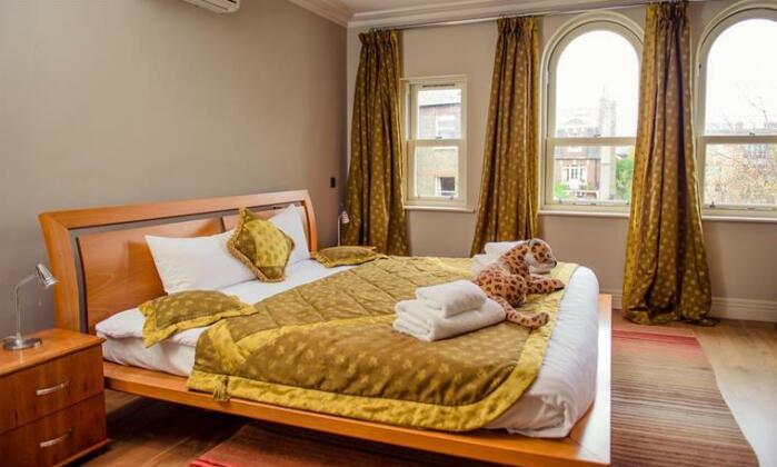 Luxury 5 Bed House - Views & Pool