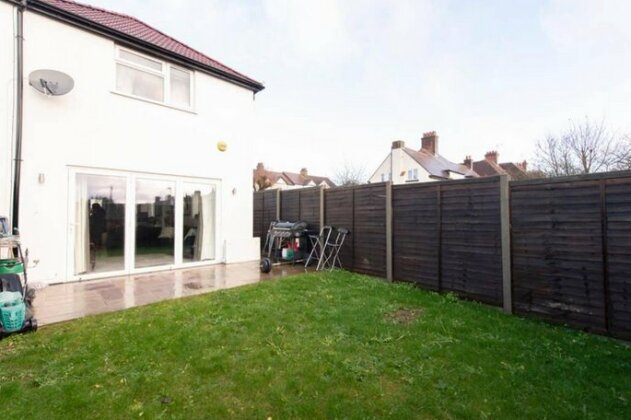 Luxury Cosy House with garden and parking- North West London less than 30 mins to Oxford Circus - Photo4
