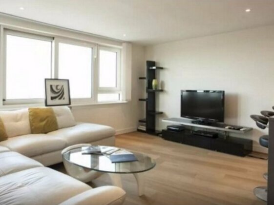 Luxury modern 2BD flat in centre - Photo2