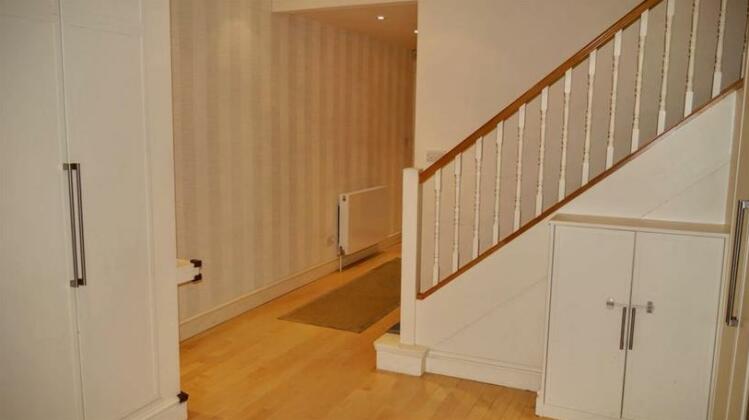 Marble Arch Family Home - Photo2