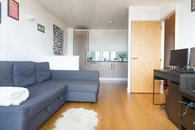 Modern 1 bedroom apartment in E1 with great views - Photo4