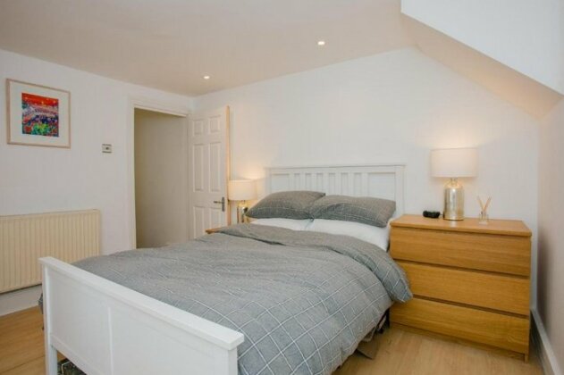 Modern 1 Bedroom Apartment in Wandsworth Road - Photo5