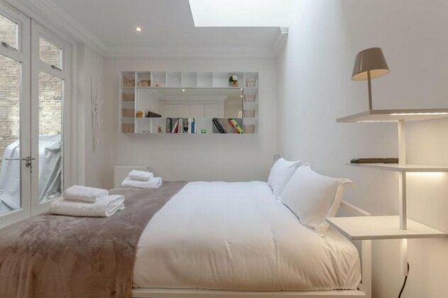 Modern 1 Bedroom Flat in Highbury - Photo5