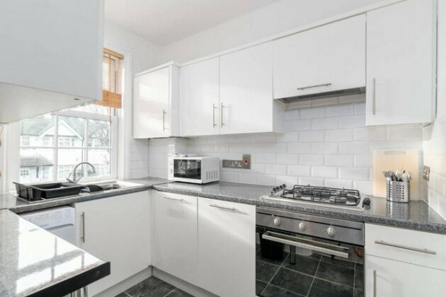 Modern 2 Bed for 4 Guests in Golders Green - Photo2