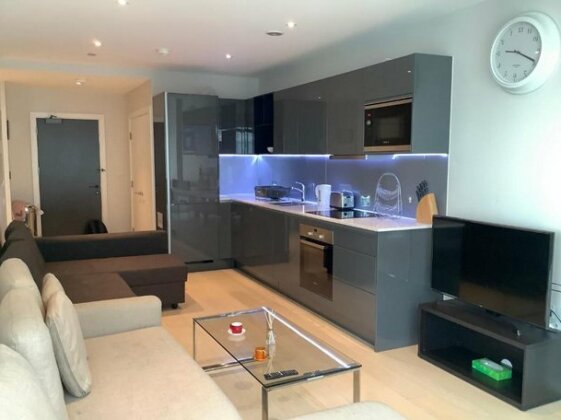 Modern Apartment with balcony next to Westfield Stratford - Photo2