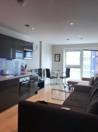 Modern Apartment with balcony next to Westfield Stratford - Photo5