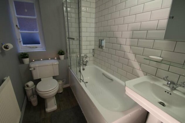 Molesey Apartments - Photo5