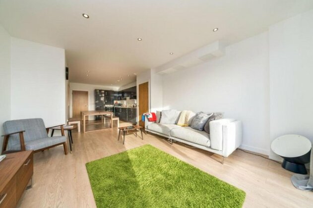 NEW 2BD Flat 4mins to Excel Centre Fast City Links - Photo2