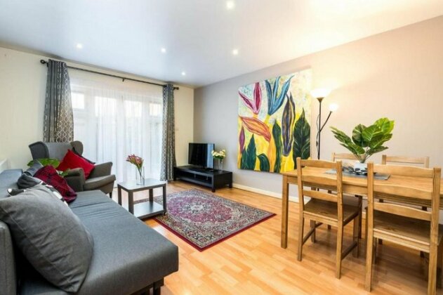 NEW 2BD Garden Flat Quick Access to Central London - Photo2