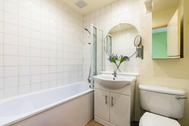 NEW 2BD Garden Flat Quick Access to Central London - Photo3