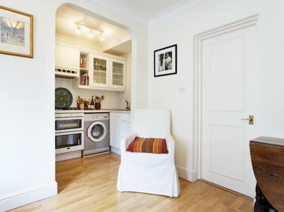 One Bedroom Apartment in Brook Green - Photo5