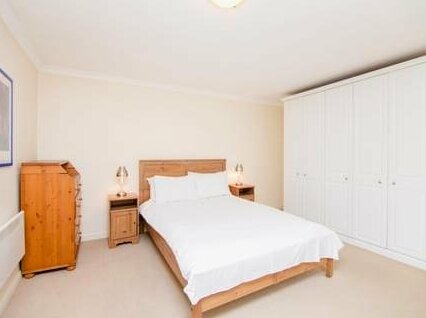 OYO Home Docklands 2 Bedroom Apartment - Photo4