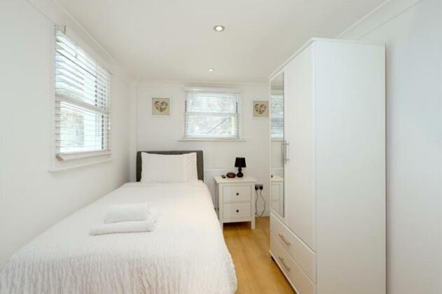 OYO Home Kings Cross-St Pancras Garden 4 Bedroom - Photo2