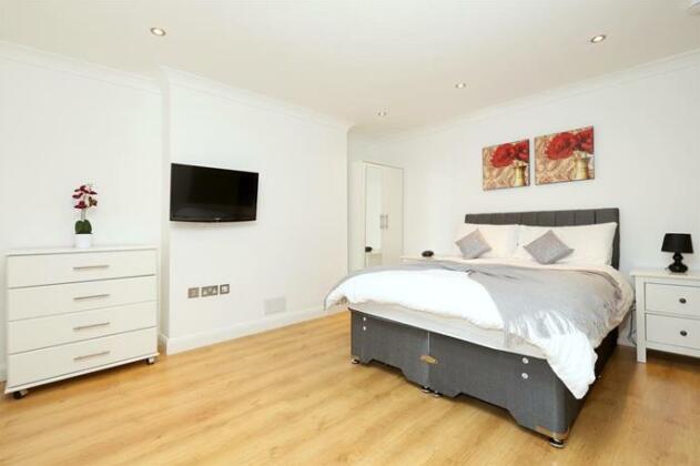 OYO Home Kings Cross-St Pancras Garden 4 Bedroom - Photo3